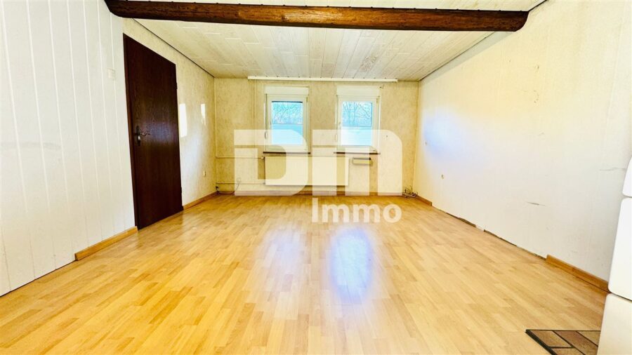 Schöne Doppelhaushälfte mit Nebengebäude, Garage und angelegtem Gartenbereich - EG Wohn / Esszimmer